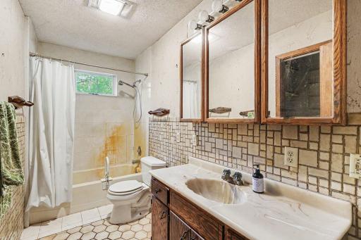1101 Goose Lake Road, Saint Paul, MN 55110