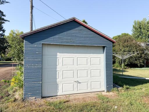 102 Milbrath Street, Okabena, MN 56161
