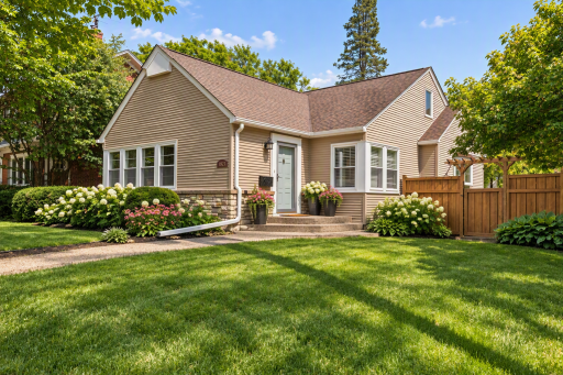 Welcome Home to 1821 Bohland! Virtually Staged Photos