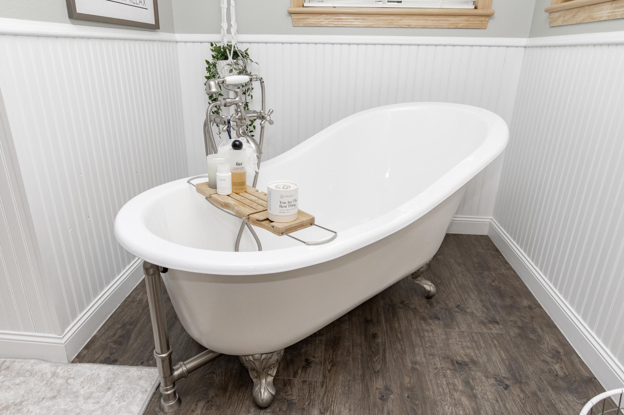 Claw-footed tub