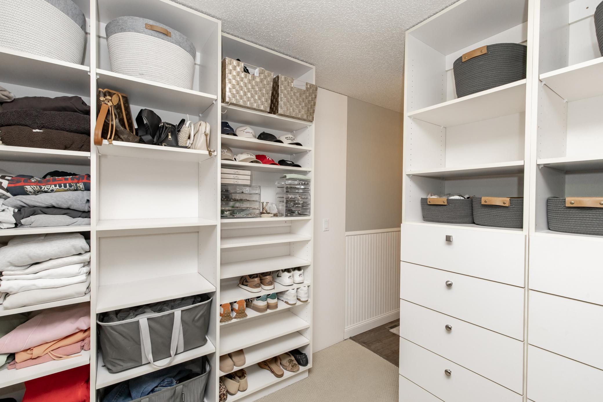 Walk-in Closet