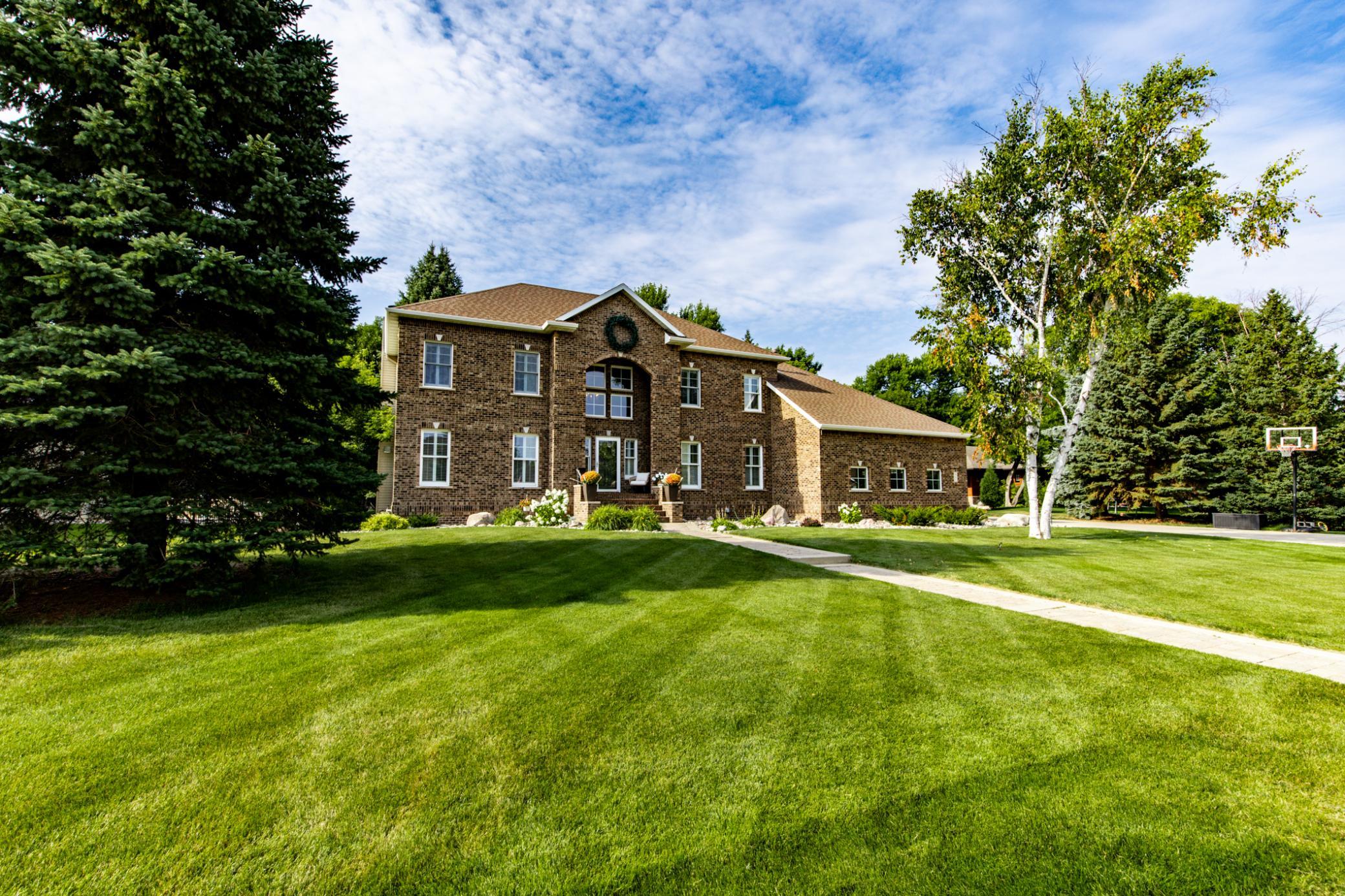 Gorgeous Charleswood Property