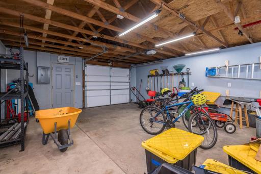 27-web-or-mls-1041-quincy-st.jpg
