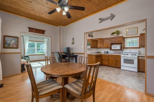 10-web-or-mls-1041-quincy-st.jpg