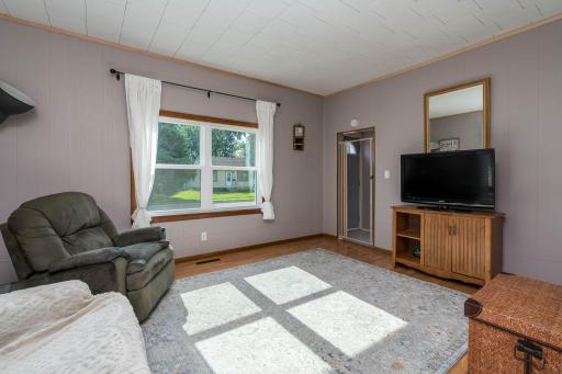 6-web-or-mls-1041-quincy-st.jpg