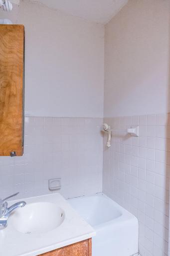 Tub and sink on main level bathroom of bedroom