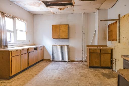 Main unit kitchen with plumbing for washer dryer