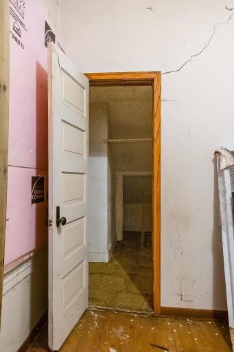 Main level walk-in closet