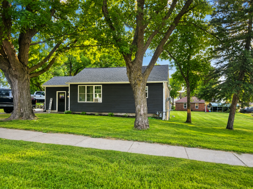 1052 Miller Avenue, Windom, MN 56101