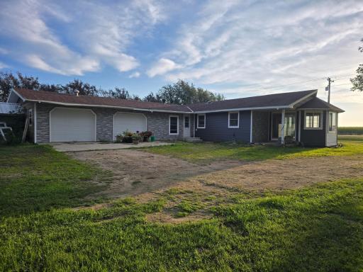 1011 90th Avenue, Pipestone, MN 56164