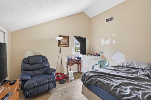16609 Illinois Avenue, Lakeville, MN 55044