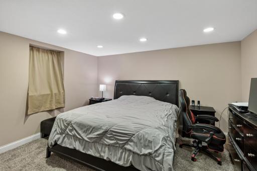 16609 Illinois Avenue, Lakeville, MN 55044