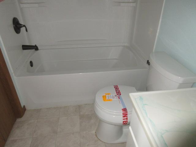 2nd Floor Full Bathroom