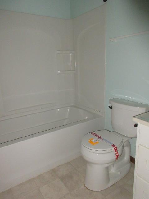 2nd Floor Full Bathroom