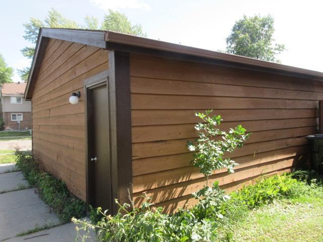 Detached Garage