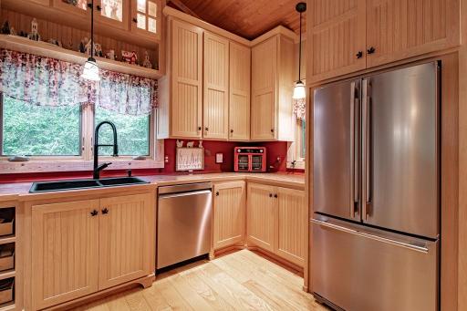 So much cabinet space. And cabinet height extended towards ceiling!