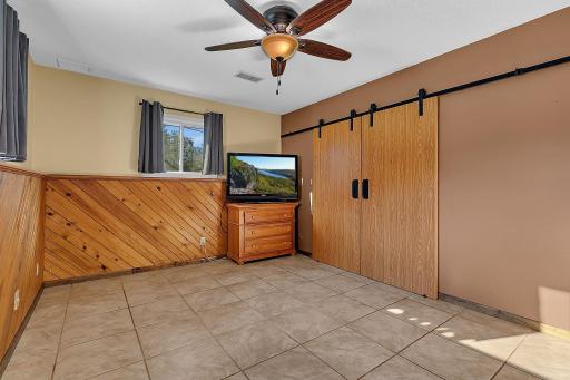 Sliding barn doors allow you to easily create privacy and separation, giving you the flexibility to use the space in a way that best fits your needs.