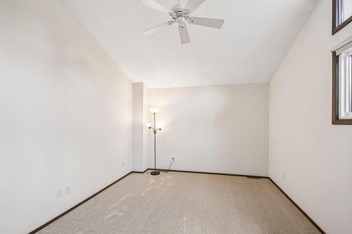 32-web-or-mls-McKnight Rd N-S2508-032.jpg