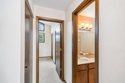 28-web-or-mls-McKnight Rd N-S2508-028.jpg