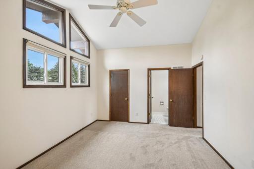33-web-or-mls-McKnight Rd N-S2508-033.jpg