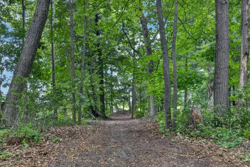 Path to Round Lake