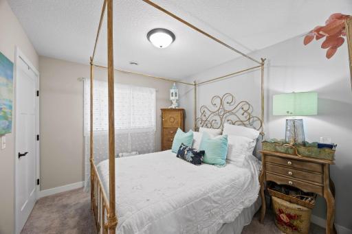 28-web-or-mls-1302 Greentree Dr-16.jpg