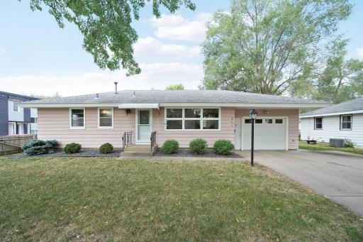 903 Parallel Street, Chaska, MN 55318