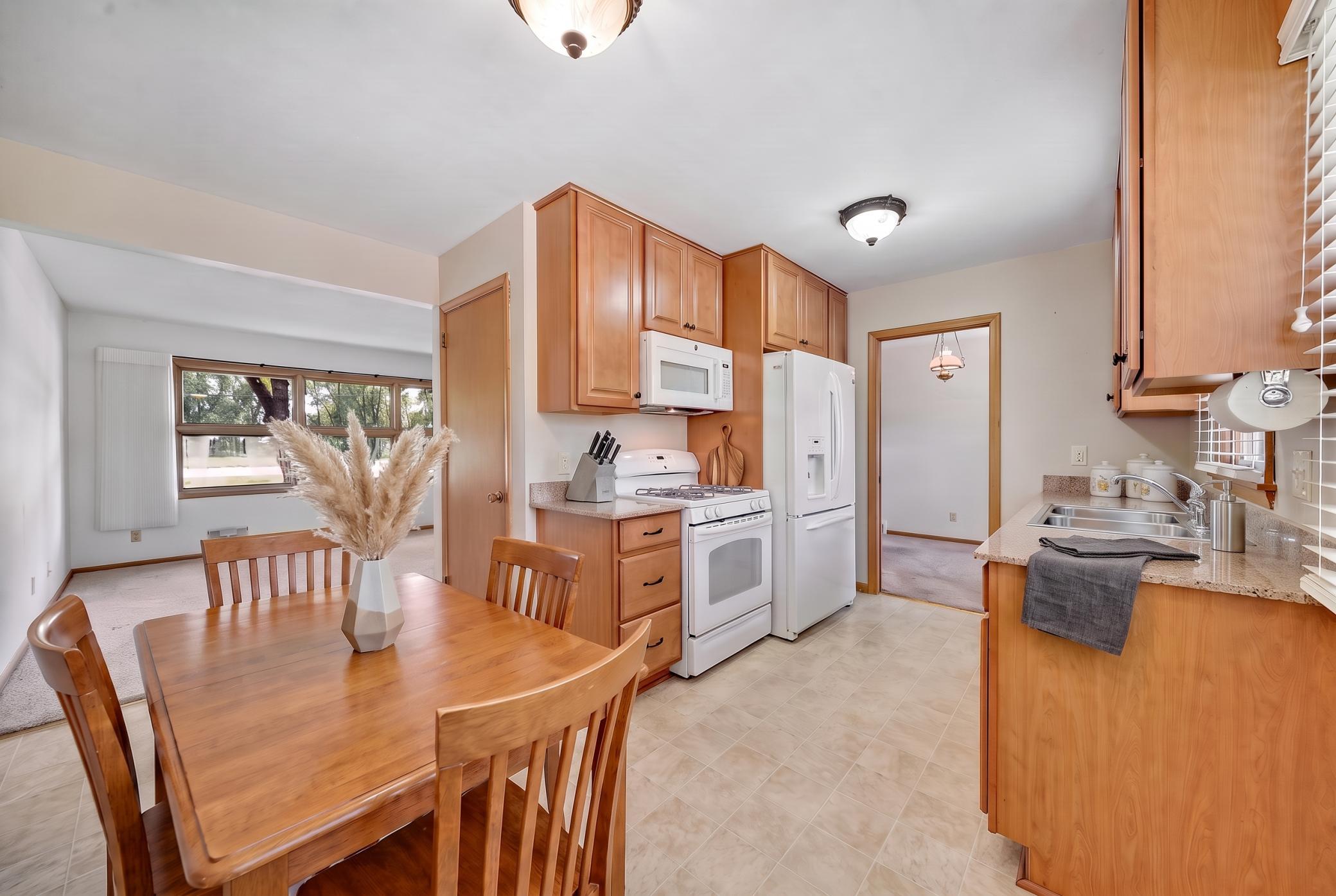 Virtually staged- 8710Photography-High-Resolution-903-Parallel-Street-Chaska-MN-55318-55318-16 (1).png