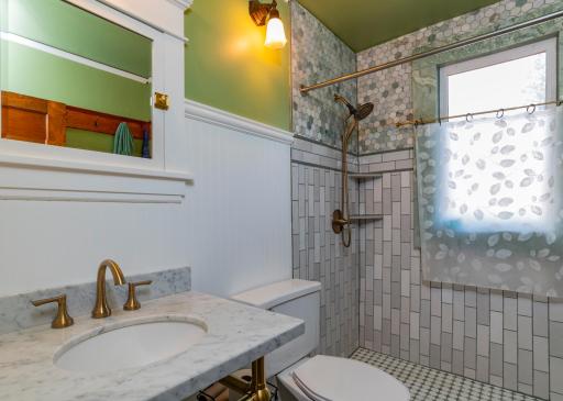 upstairs bathroom.jpg