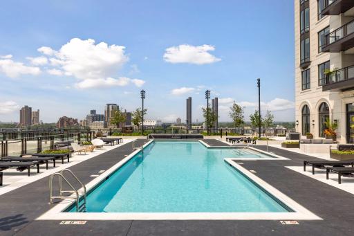 Nearly a half-acre of elevated outdoor space gives residents an extraordinary setting for dining, entertaining or simply enjoying the Minneapolis skyline.