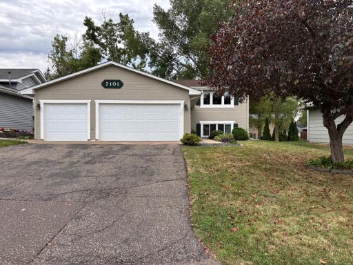 7101 Upper 17th Street N, Oakdale, MN 55128