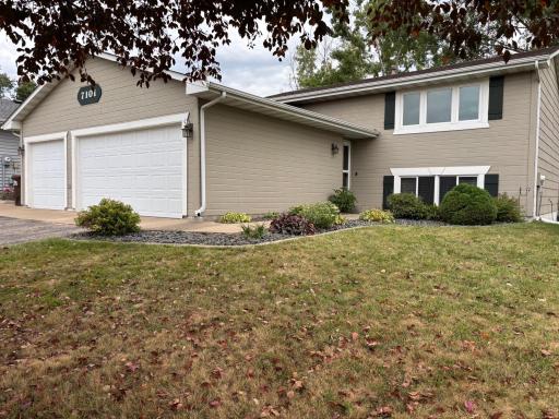 7101 Upper 17th Street N, Oakdale, MN 55128