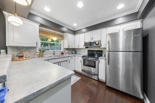 23_22 kitchen.jpg