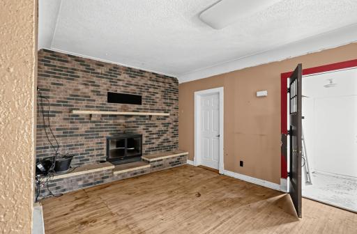 12_540_Central_Ave_S-Living_room-0998.jpg