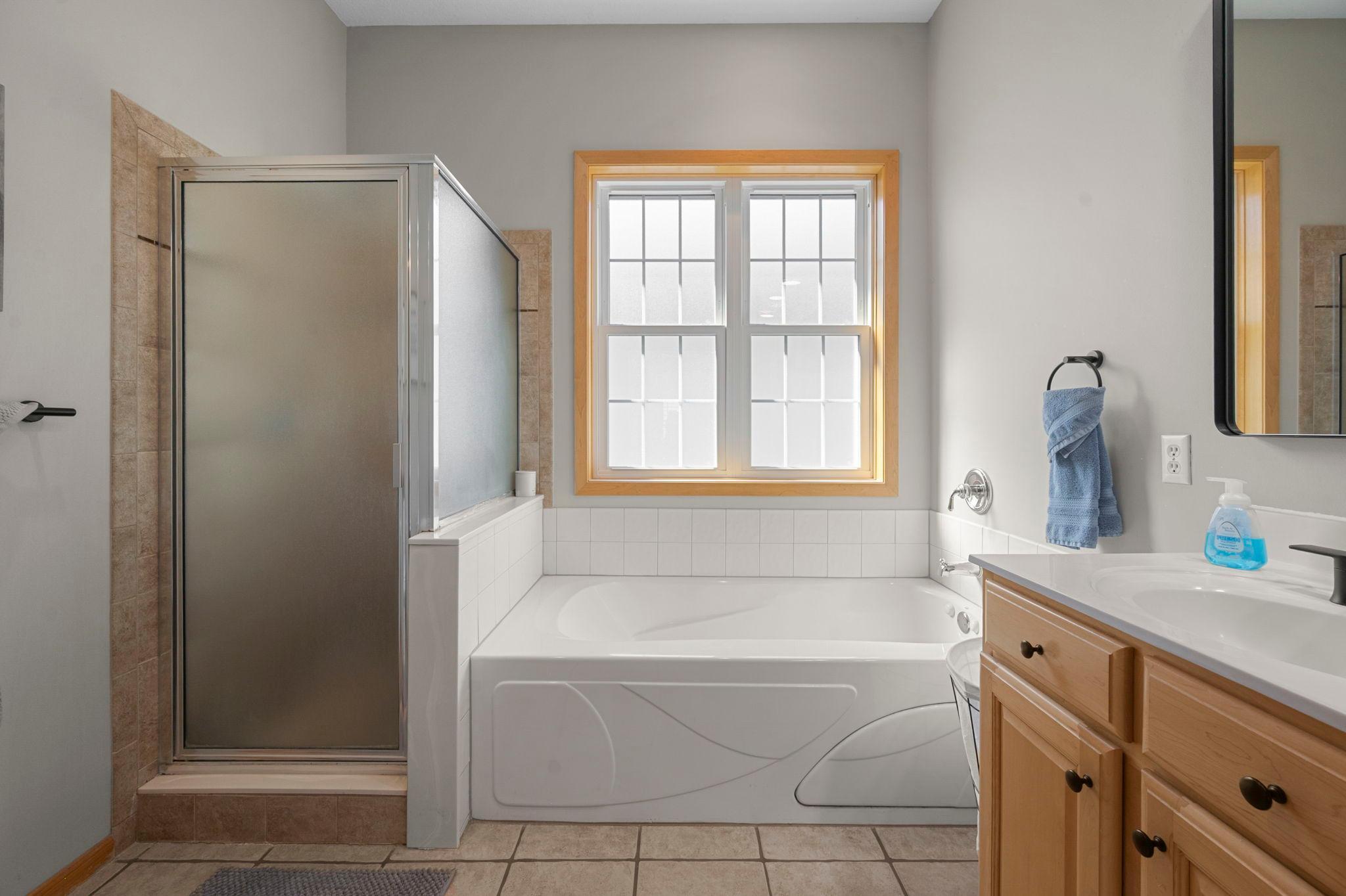 56-web-or-mls-1404 Beachcomber Blvd-315.jpg