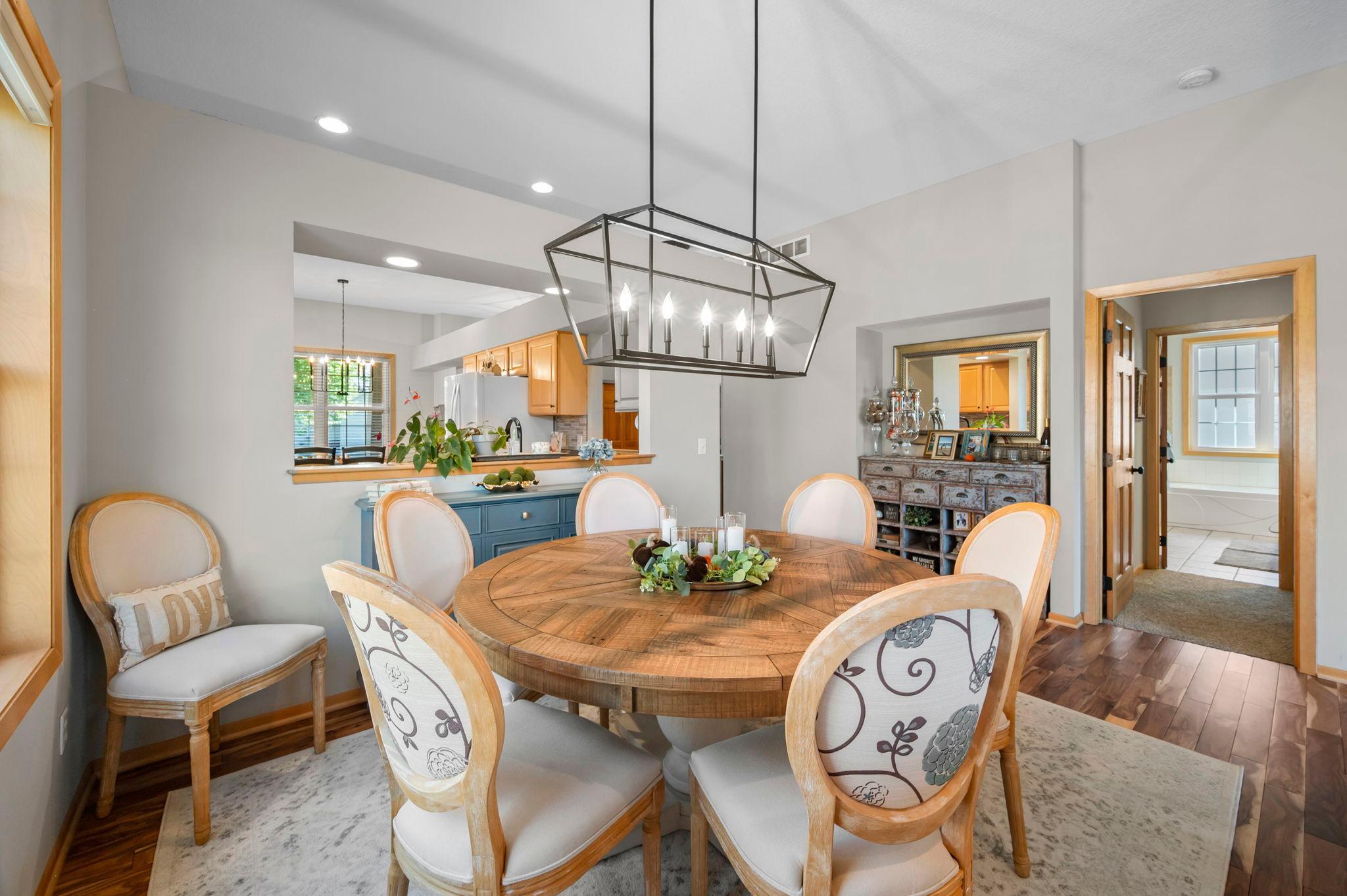 32-web-or-mls-1404 Beachcomber Blvd-199.jpg