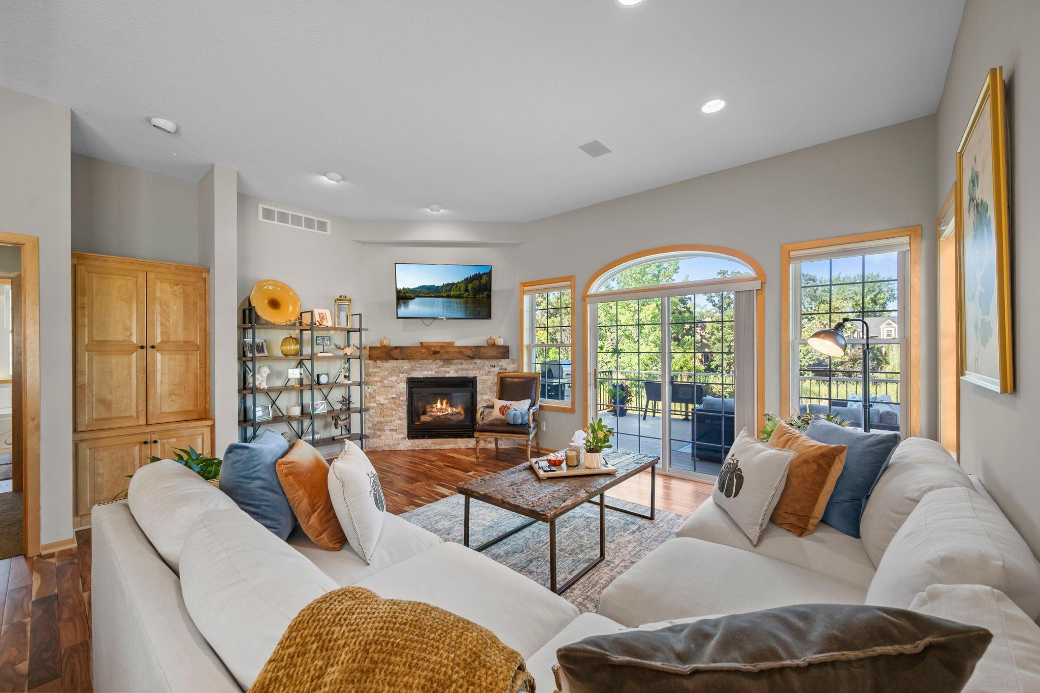 22-web-or-mls-1404 Beachcomber Blvd-220.jpg