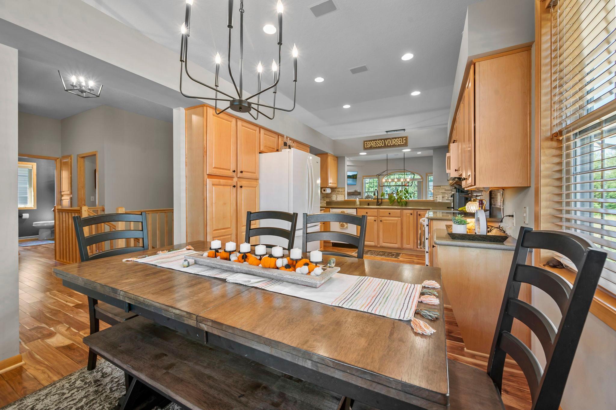 46-web-or-mls-1404 Beachcomber Blvd-149.jpg