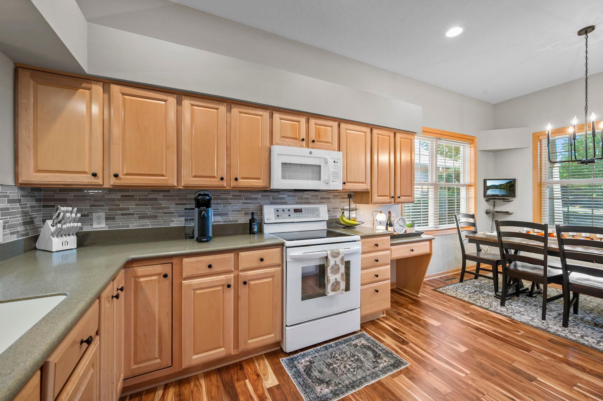 41-web-or-mls-1404 Beachcomber Blvd-179.jpg