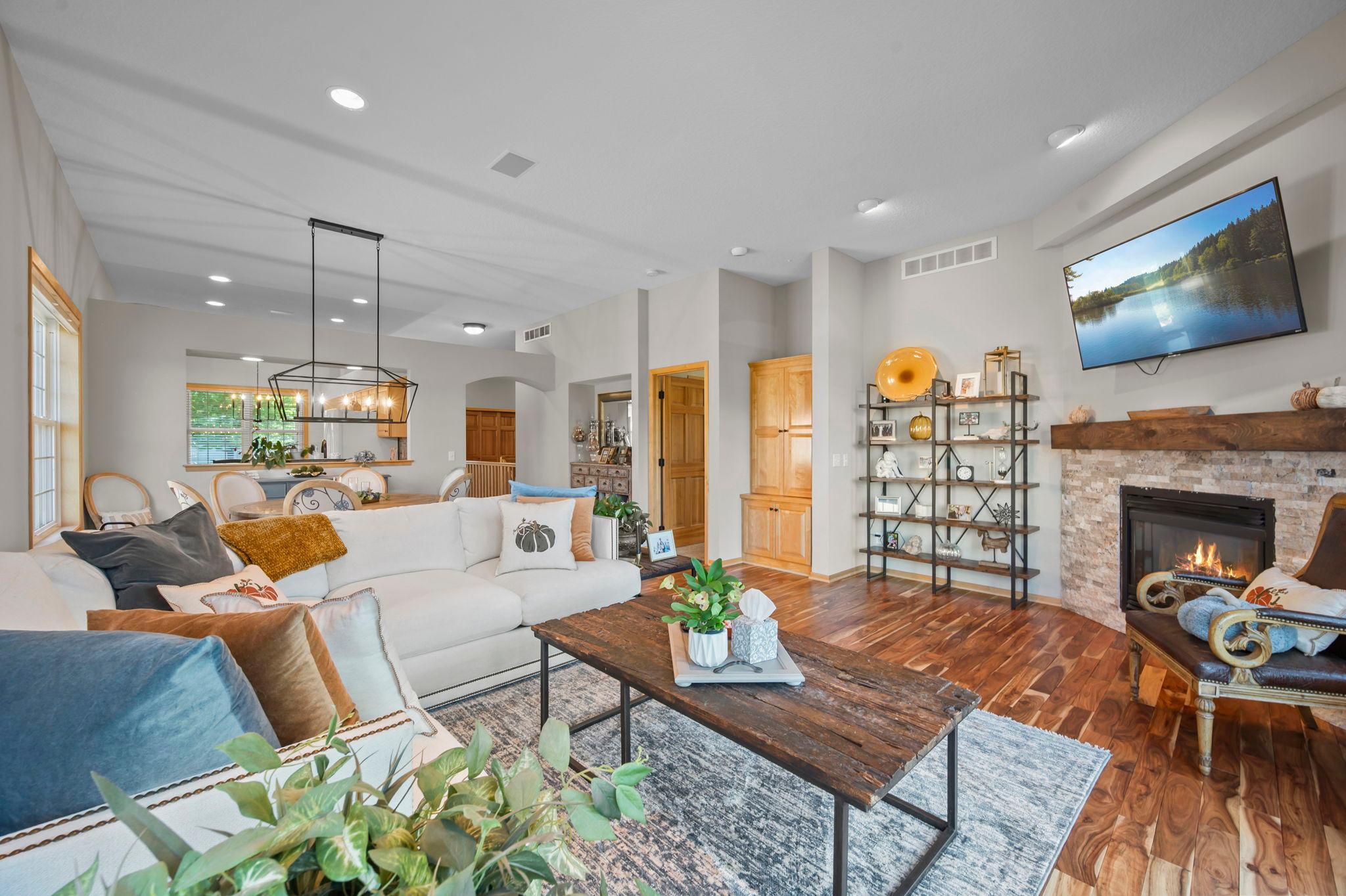 28-web-or-mls-1404 Beachcomber Blvd-250.jpg
