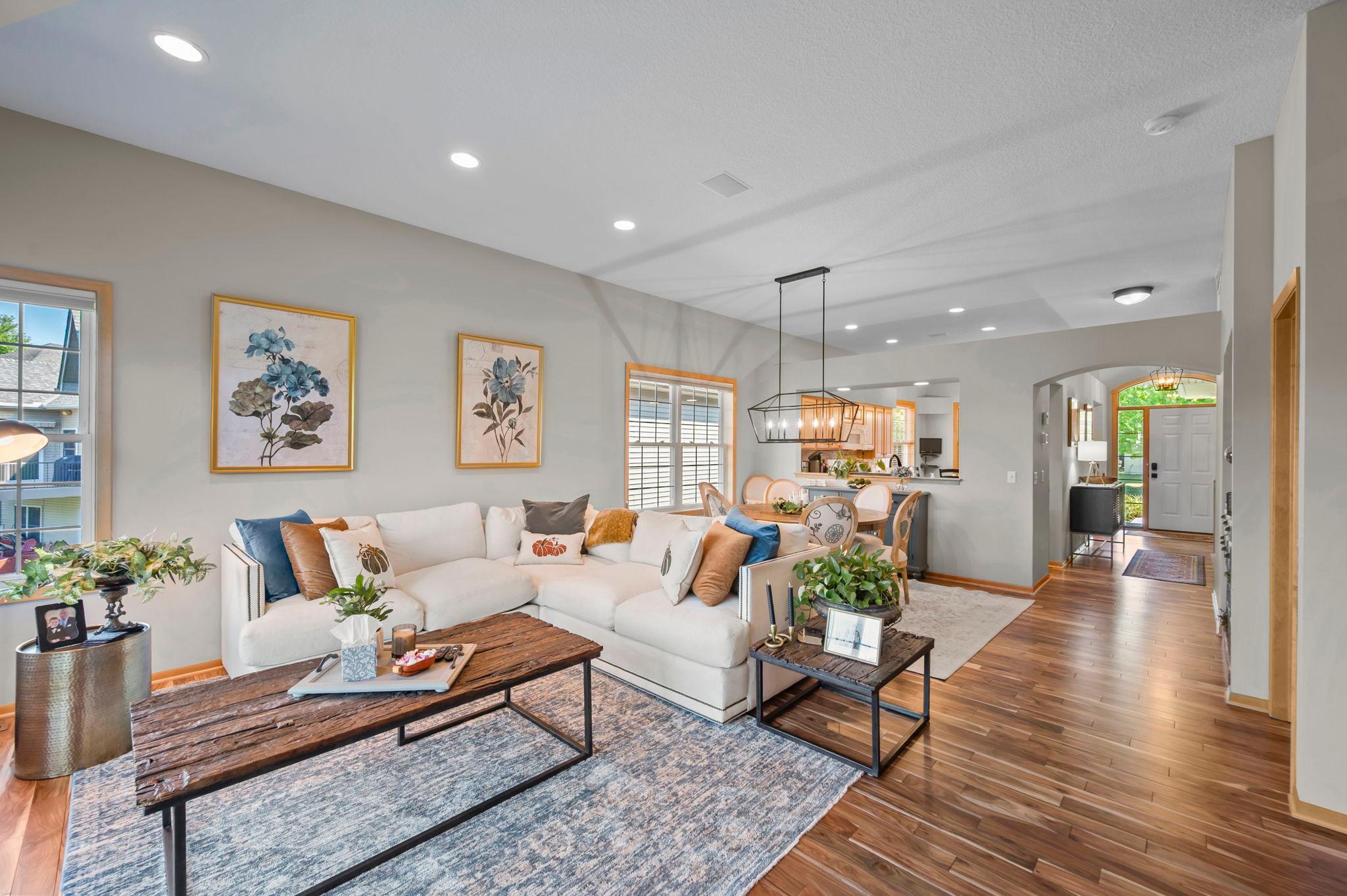 27-web-or-mls-1404 Beachcomber Blvd-245.jpg
