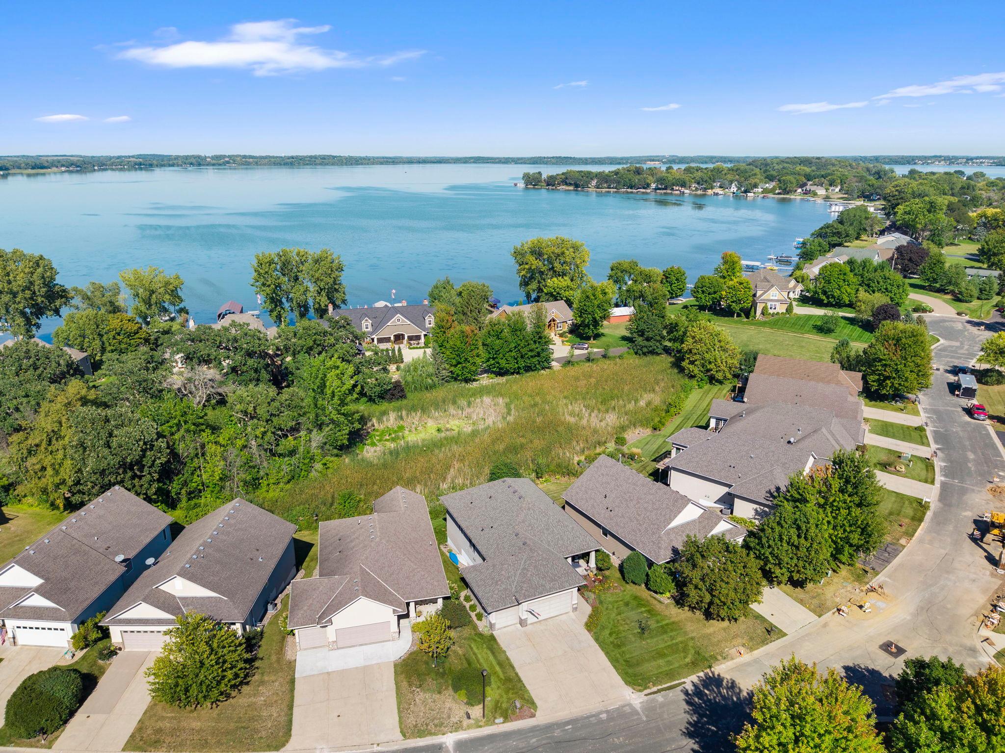 4-web-or-mls-1404 Beachcomber Blvd-459.jpg