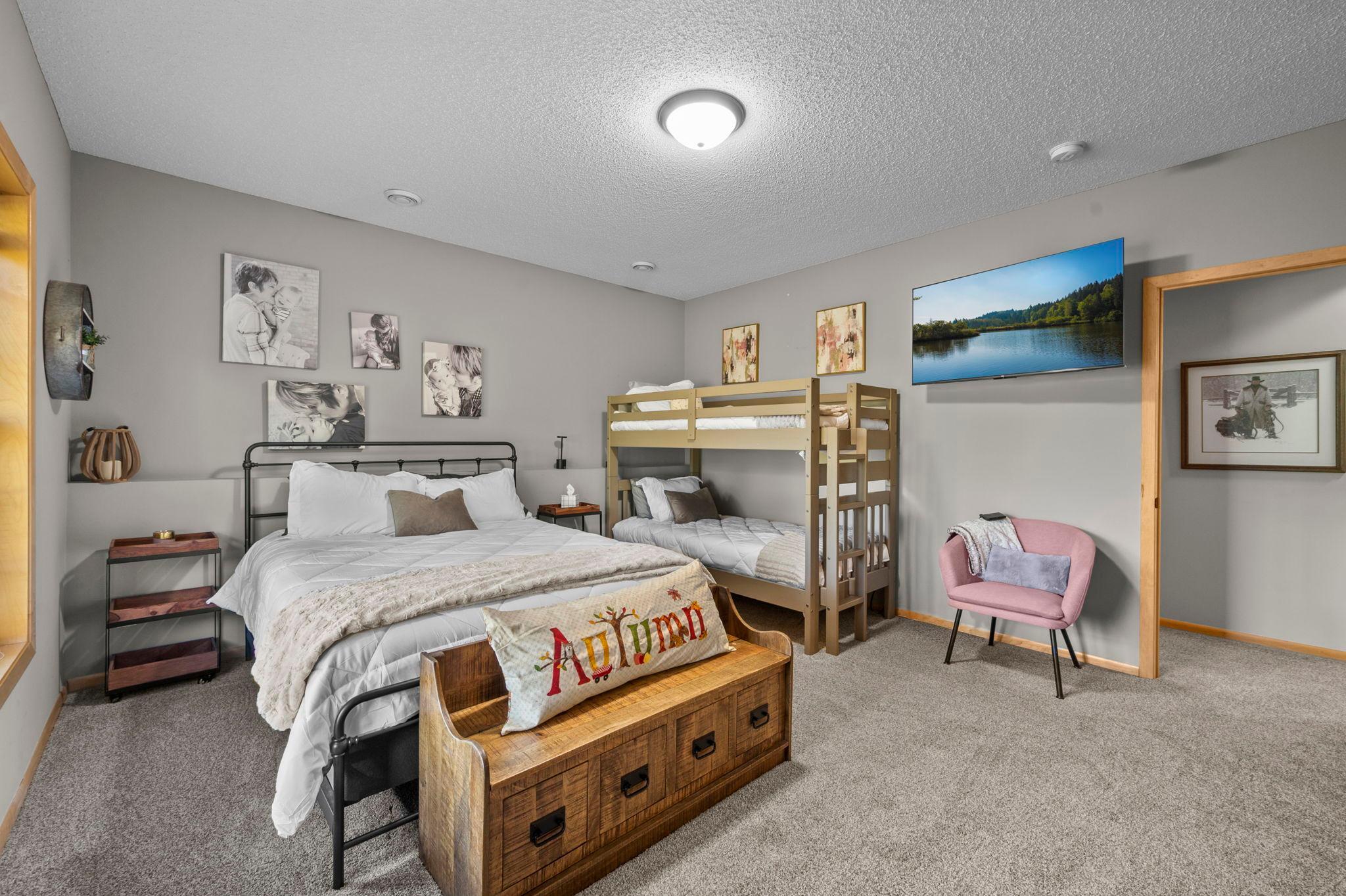 60-web-or-mls-1404 Beachcomber Blvd-400.jpg