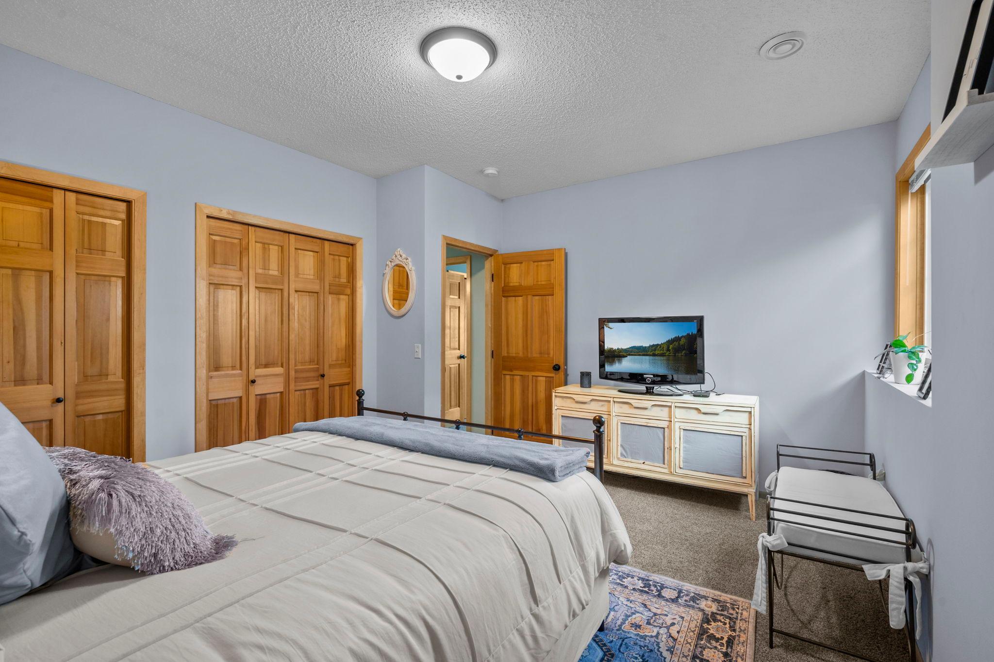 65-web-or-mls-1404 Beachcomber Blvd-424.jpg