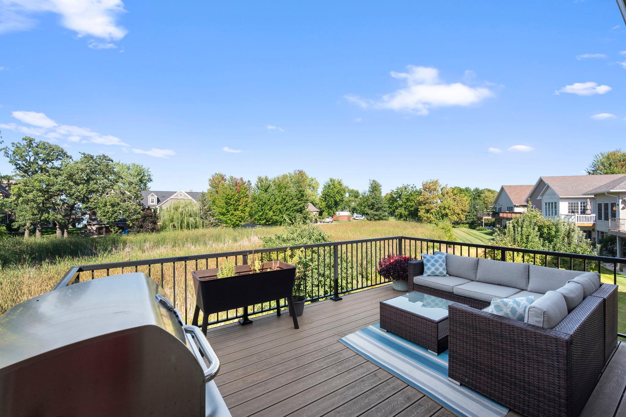 84-web-or-mls-1404 Beachcomber Blvd-265.jpg