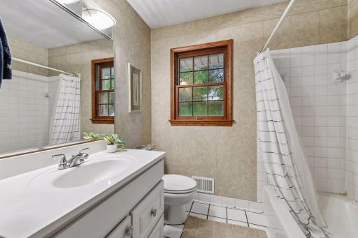Main level full bath with great natural light.
