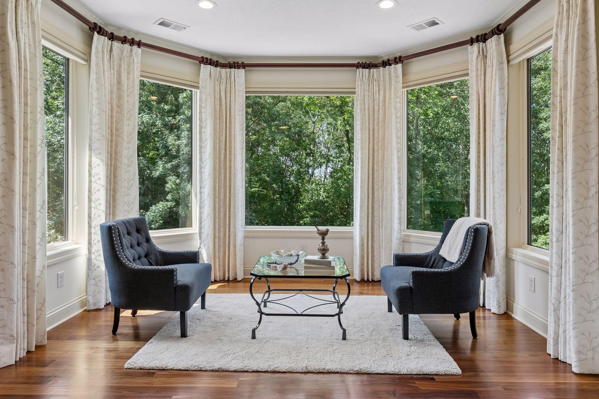 Primary bedroom sitting area overlooks the phenomenal bluff views