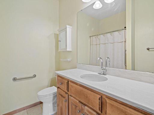 198 Thompson Avenue E, Saint Paul, MN 55118