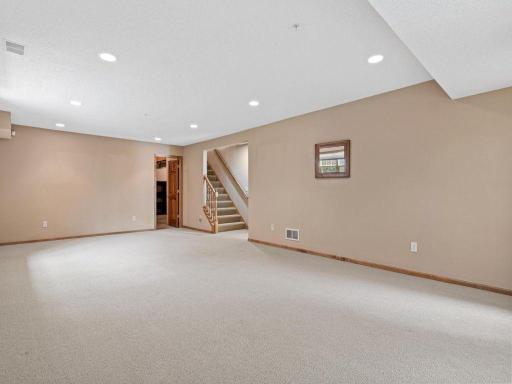 198 Thompson Avenue E, Saint Paul, MN 55118
