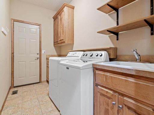 198 Thompson Avenue E, Saint Paul, MN 55118